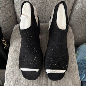 Sonoma Never Worn Sandals size 10